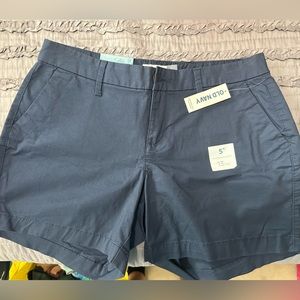 Old Navy 5” Navy khaki shorts